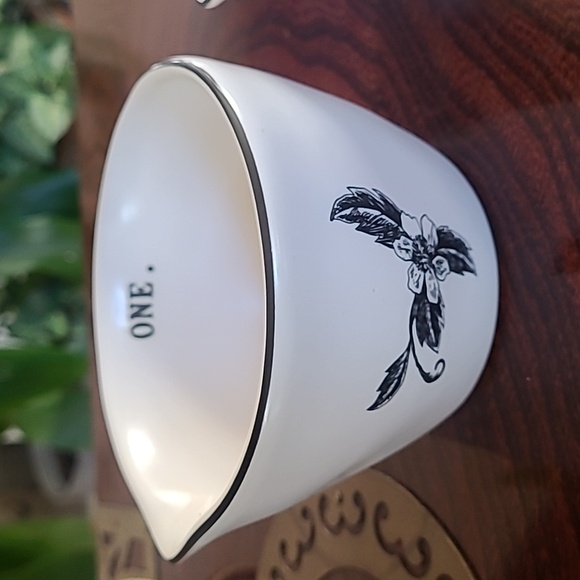 💮Rae Dunn Measuring Cups - Picture 7 of 11